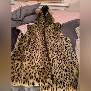 Very pretty hooded fleece vest